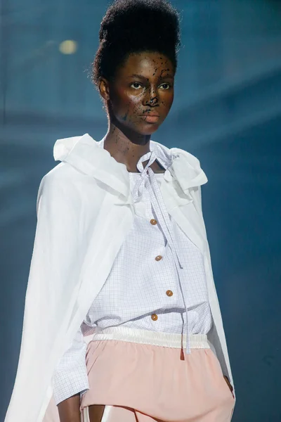 Look 18